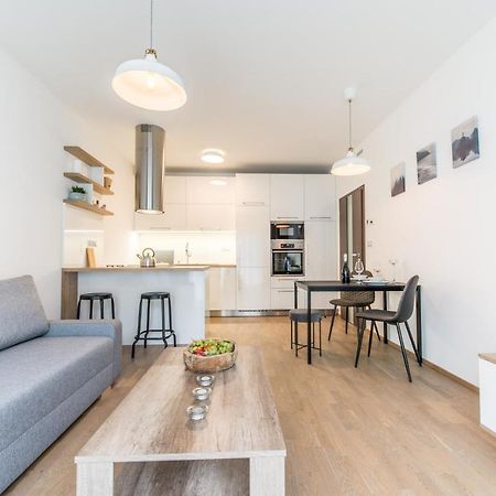 Mozart Central Apartments With Garage Прага Экстерьер фото