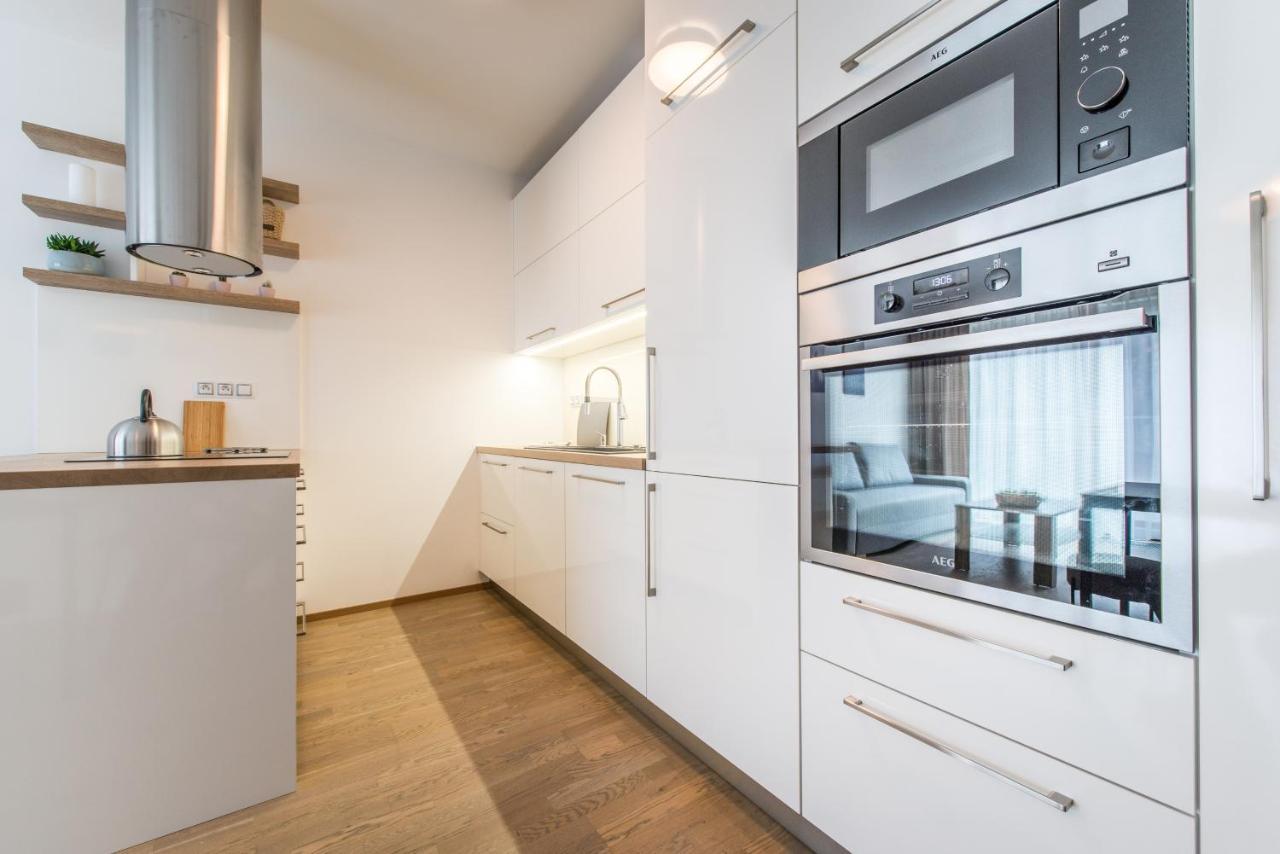Mozart Central Apartments With Garage Прага Экстерьер фото