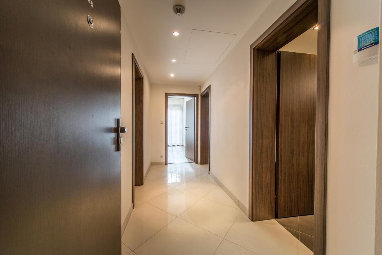 Mozart Central Apartments With Garage Прага Экстерьер фото