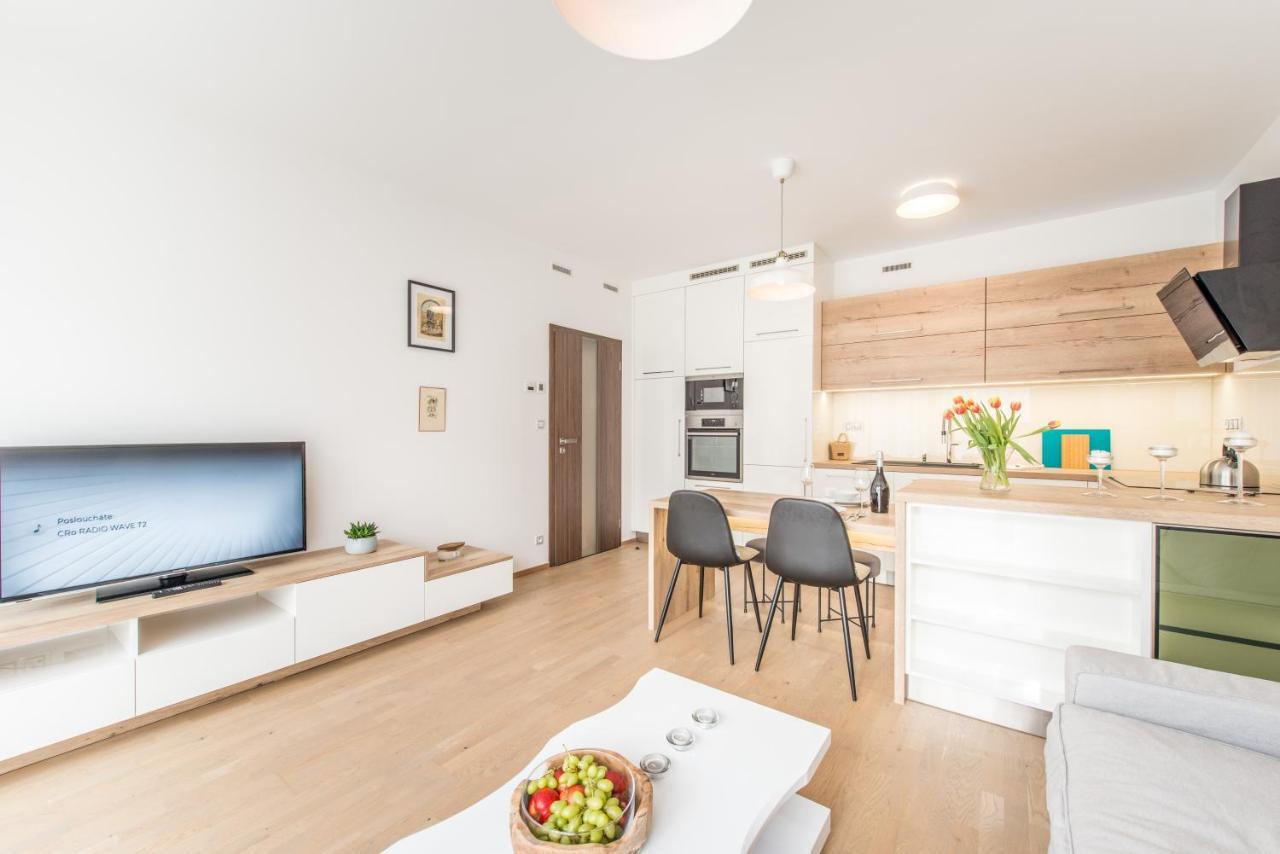 Mozart Central Apartments With Garage Прага Экстерьер фото