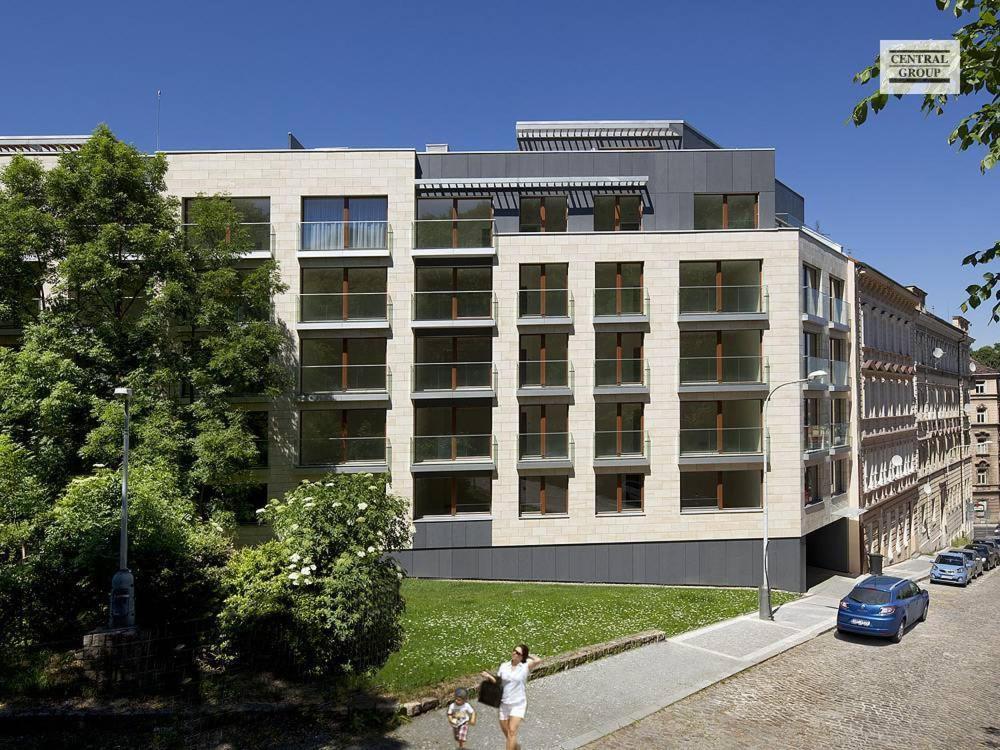 Mozart Central Apartments With Garage Прага Экстерьер фото